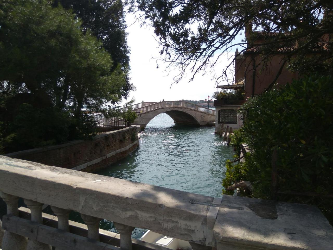 Susy Biennale Apartment - Canal View And Garden Venice Exterior photo